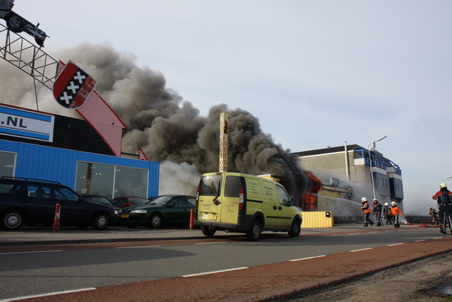 2009/73/2009-03-17 Zeer grote brand Zwanenburgerdijk Zwanenburg 07.jpg